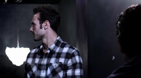 Он наблюдает (2016) Он наблюдает (2016)